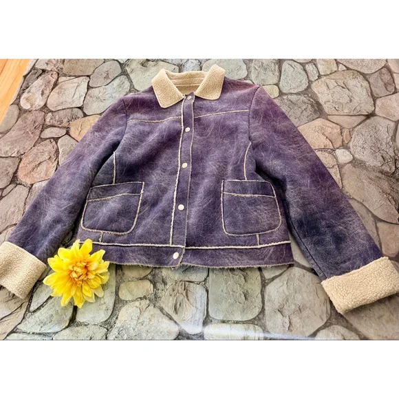 Sold - Picture 3 of 10